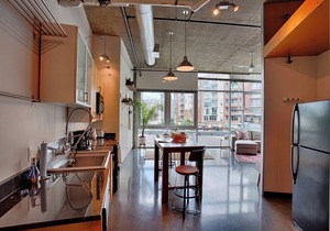 Sleep 6! Stylish Loft Near Broadway!