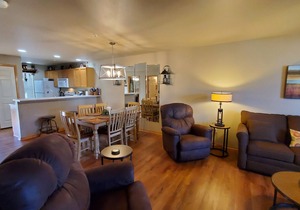 *Snazzy*Walk-In*2 Kings*Two Rocker Recliners*