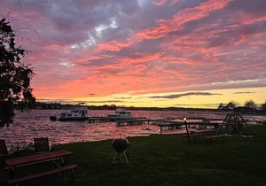 Snug Harbor Inn - Cottage 1A