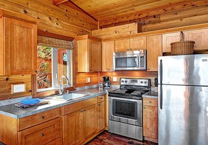 Snug Harbor Resort and Marina - Two Bedroom Water View Queen & Twin Beds