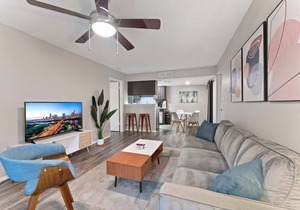 SoCo 2BR warm suite, king bed, fast WiFi