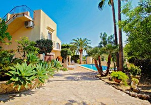 Sola - pretty holiday property with garden and private pool in Benissa