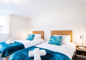 South Quay Apartment