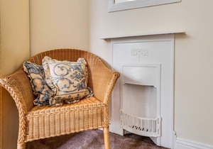 Spacious 1-Bedroom Flat with garden & free parking