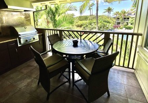 Spacious 2 bedroom Villa with large loft over Pool and Abay with amazing sunsets