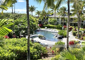 Spacious 2 bedroom Villa with large loft over Pool and Abay with amazing sunsets