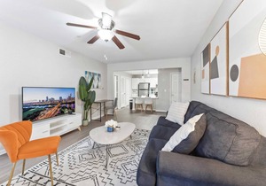 Spacious 2BR King Suite w Gym close to DT