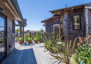 Spacious 3 bedroom home on Seadrift Lagoon