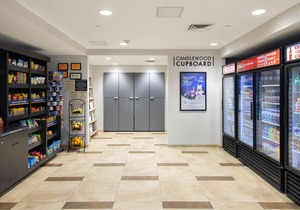 Spacious Accommodation Close to Shaws Cove Beach! Pool, Parking, Shuttle!