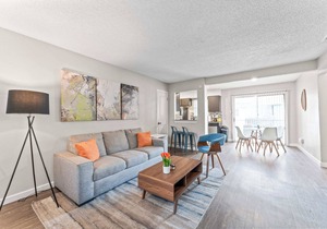 Spacious and Chic King Bed 2BR Suite, 5 Min to DT