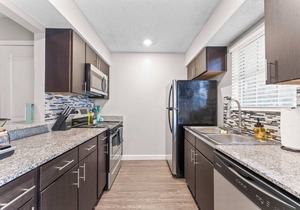 Spacious and Chic King Bed 2BR Suite, 5 Min to DT