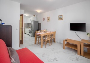 Spacious and fully equipped two bedroom apartment in a great location in Porec near the beach