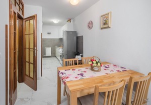 Spacious and fully equipped two bedroom apartment in a great location in Porec near the beach