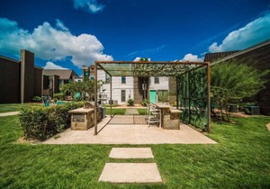 Spacious and Fun King Bed 2BR, 5 Min to DT