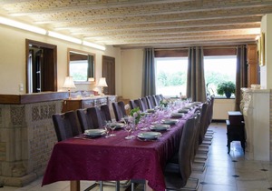 Spacious and well cared-for house with a panoramic view, sauna and a summer pool