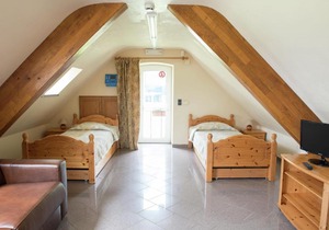 Spacious and well cared-for house with a panoramic view, sauna and a summer pool