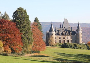 Spacious and well cared-for house with a panoramic view, sauna and a summer pool