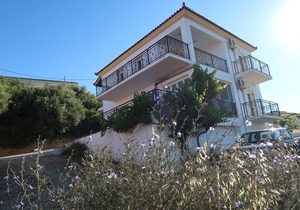 Spacious apartment near the beach with a unique view of Finikounda