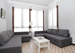Spacious big flat close to Sagrada Familia