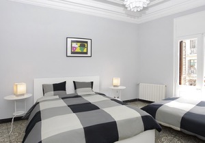 Spacious big flat close to Sagrada Familia