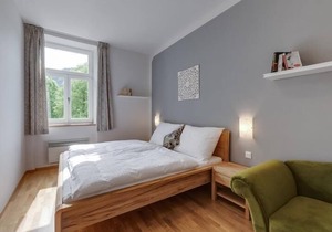 Spacious, bright apartment (110 sqm) with balcony and lake view