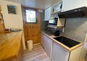 Spacious Chalet Near Golf Course, Sleeps 8, Fully Equipped Kitchen, Free Shuttle to Ski Resort