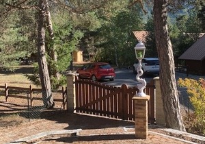 Spacious Chalet Near Golf Course, Sleeps 8, Fully Equipped Kitchen, Free Shuttle to Ski Resort