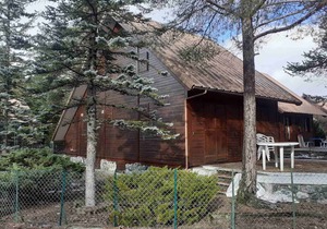 Spacious Chalet Near Golf Course, Sleeps 8, Fully Equipped Kitchen, Free Shuttle to Ski Resort