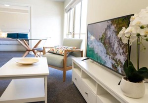 Spacious City Stay Near Lygon Street Dining