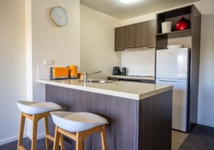 Spacious City Stay Near Lygon Street Dining