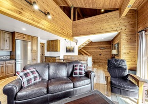 Spacious condo near skiing with fireplace, washer/dryer, deck & full kitchen
