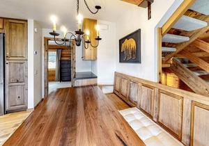 Spacious condo near skiing with fireplace, washer/dryer, deck & full kitchen