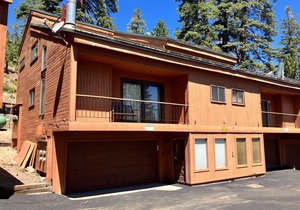 Spacious condo near skiing with fireplace, washer/dryer, deck & full kitchen