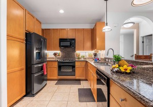 🏖️Spacious Corner Unit | Concierge Included | Central AC