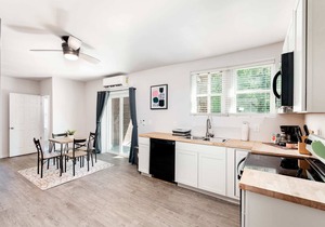 Spacious Cozysuites 2BR Condo w/parking! 02