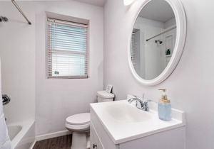 Spacious Cozysuites 2BR Condo w/parking! 02