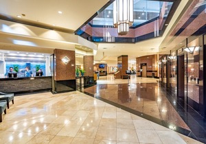 Spacious Downtown Executive Retreat | Free Parking in Honolulu