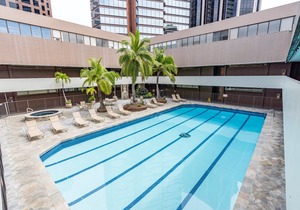 Spacious Downtown Executive Retreat | Free Parking in Honolulu
