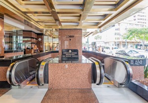 Spacious Downtown Executive Retreat | Free Parking