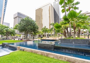 Spacious Downtown Executive Retreat | Free Parking