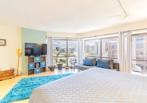 Spacious Downtown Executive Retreat | Free Parking