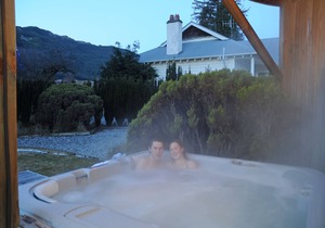 Spacious, family studio apartment below Coronet Peak