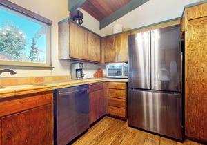 Spacious Home near The Village, Pool, Hot Tub & Game Roon On-site