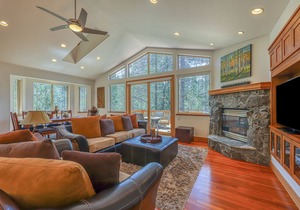 Spacious home near Lake Tahoe with firepit & two decks - near restaurants