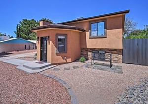 Spacious Home w/ Hot Tub < 3 Miles to Lake Powell!