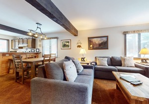 Spacious Homey Mnt Condo. Pool & Tennis Court On-site. Near Restaurants