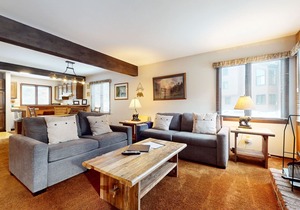 Spacious Homey Mnt Condo. Pool & Tennis Court On-site. Near Restaurants