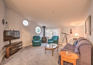 Spacious Lincolnville Penthouse - Walk to Beach!