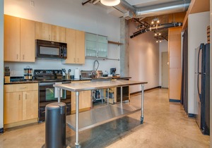 Spacious Loft in Nashville Gulch Neighborhood!