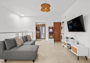 Spacious loft in Ocean Park beach w/parking & arcade